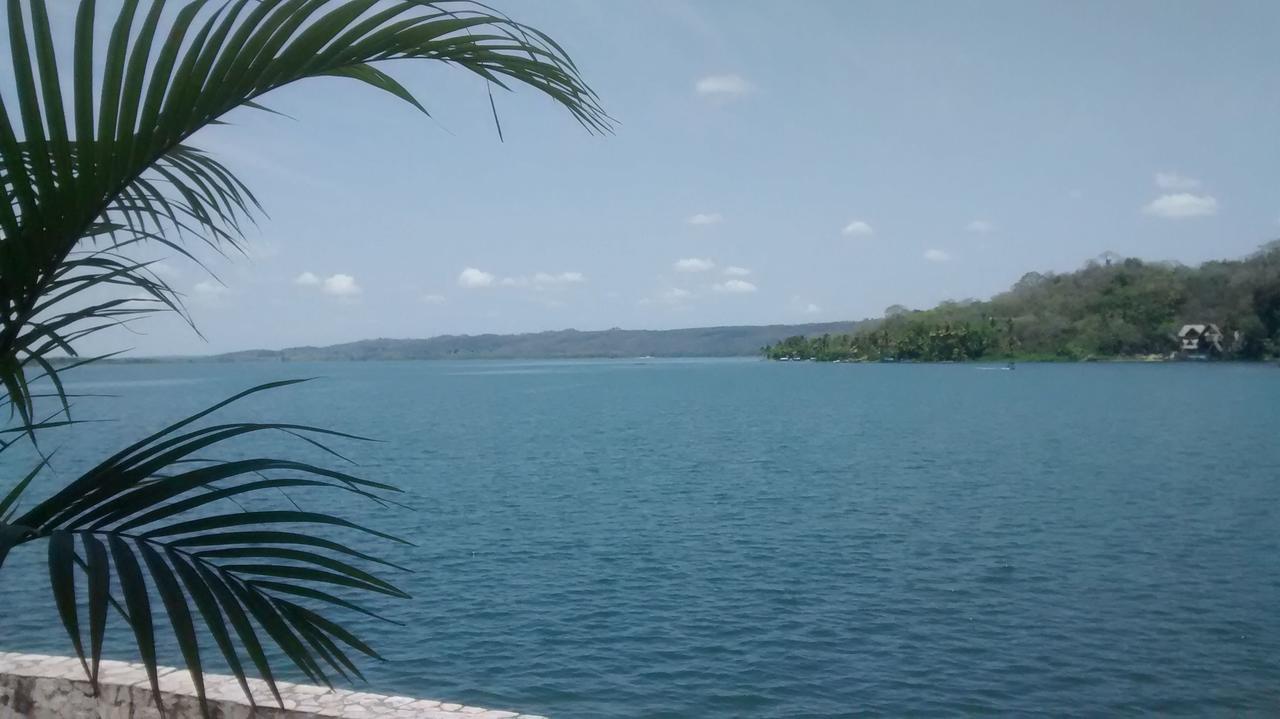 La Casa Del Lacandon - Waterfront Hotel Flores Exterior foto